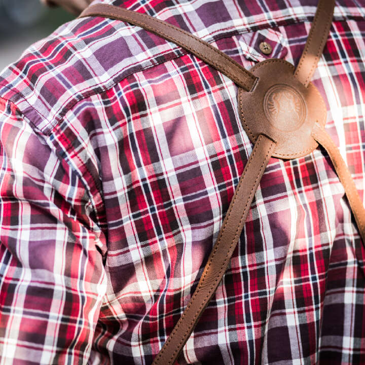 Petromax Büffelleder-Schürze mit gekreuztem Rückenband